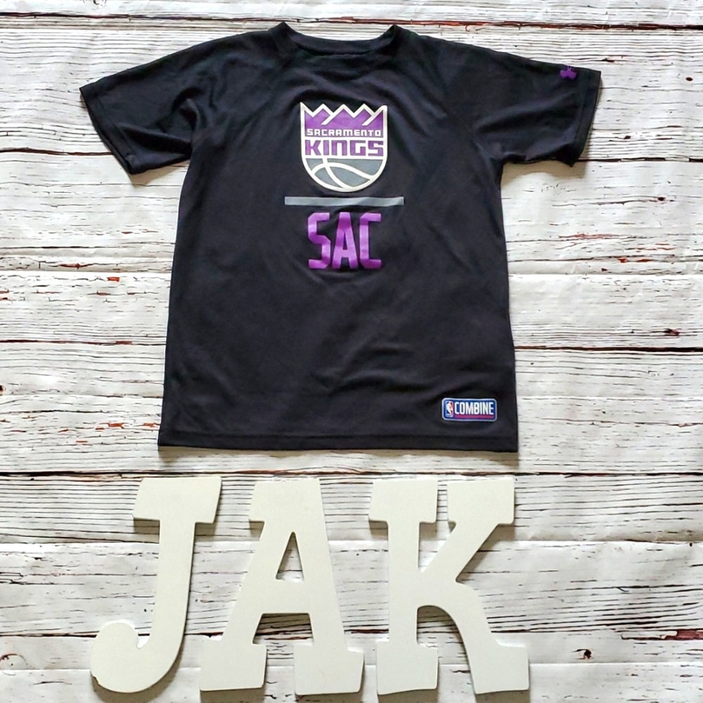 UNDER ARMOUR SACRAMENTO KINGS BOYS DRI-FIT SHIRT 🖤💜